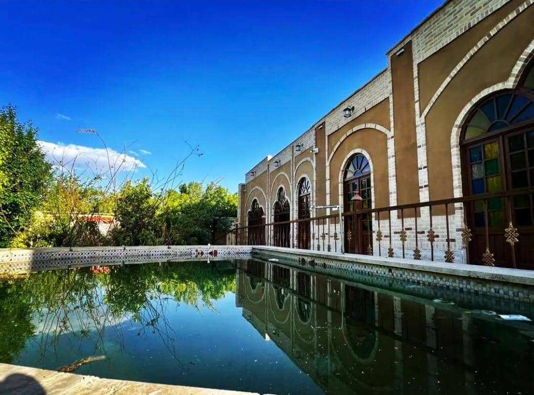 باغ رستوران خوشنگار در مهریز